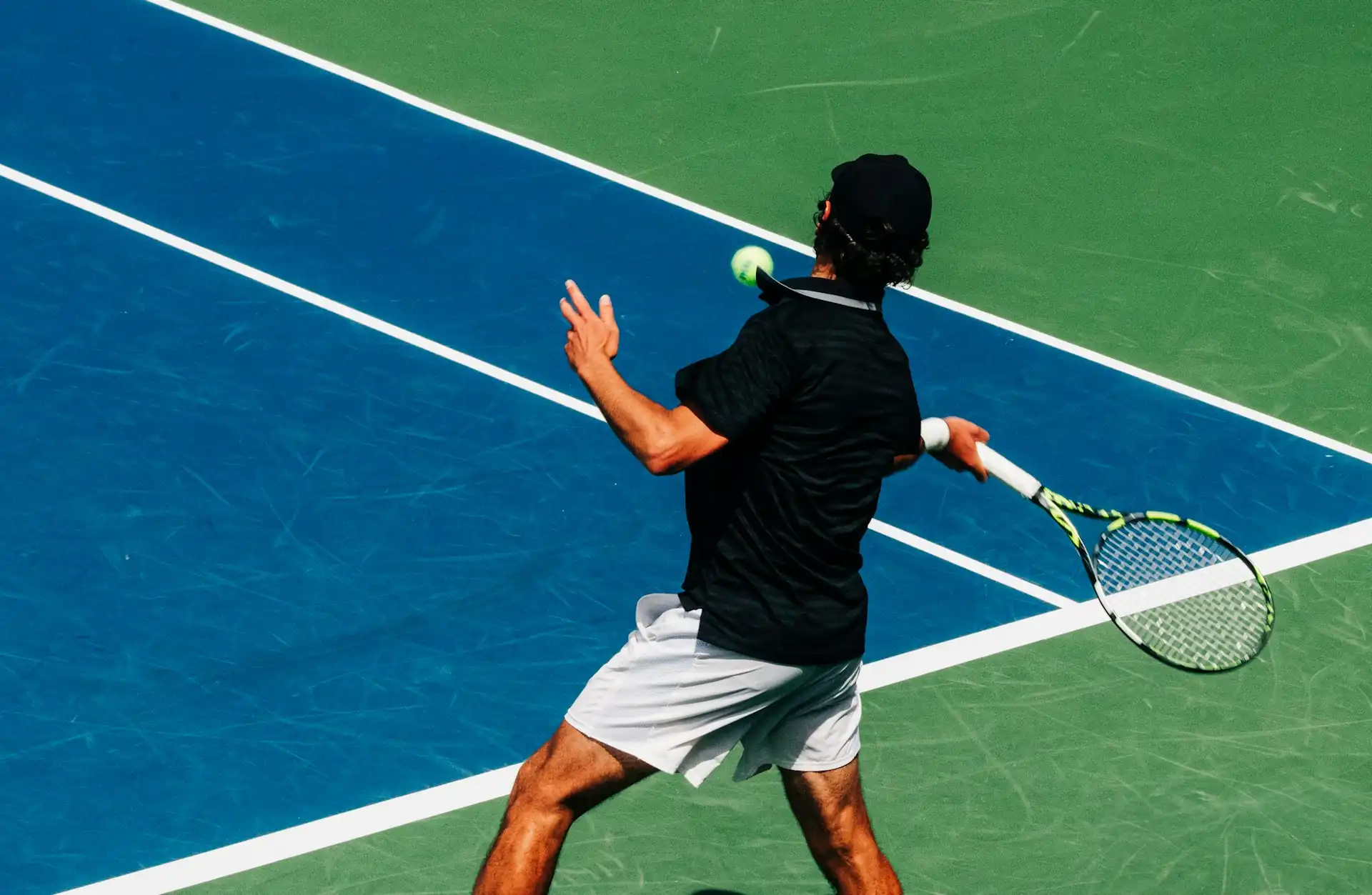 Beginner tennis guide: new player learning the basics on court