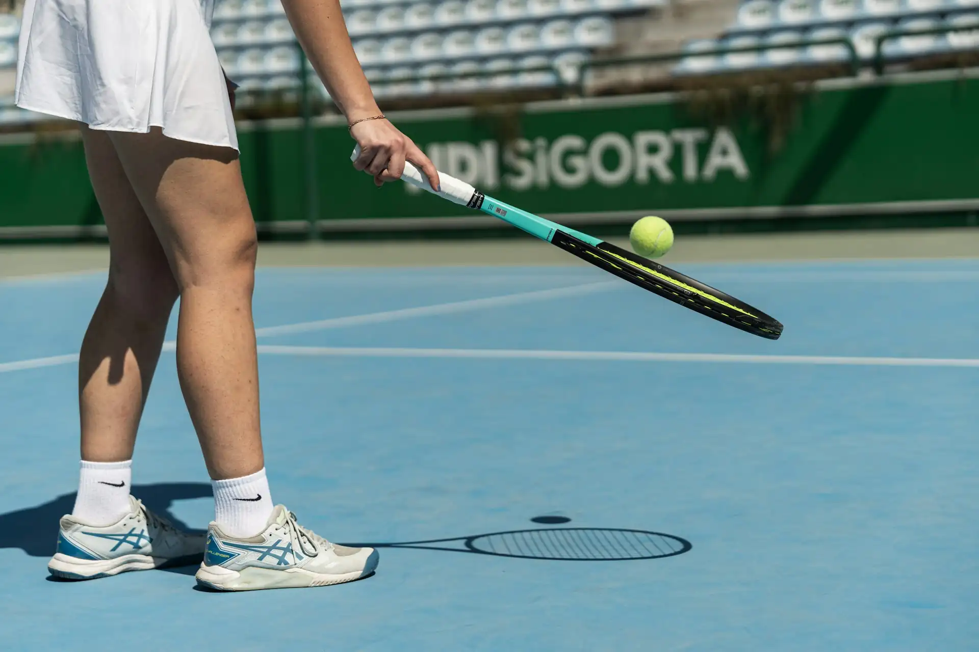 Tennis drills for beginners practicing on court