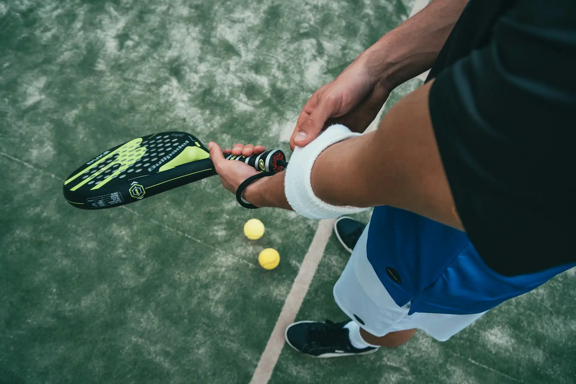 Tennis team high-fiving during a league match in Houston